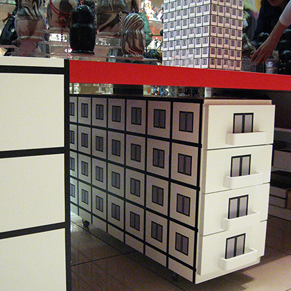 The table. Detail